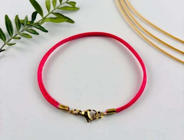 Upcycling Kitearmband Rot