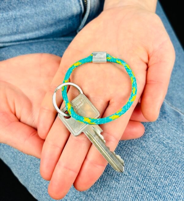 Upcycling Schlüsselanhänger Grün/Gelb – Bild 2